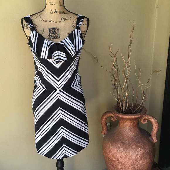 White House Black Market Dresses & Skirts - WHBM sleeveless dress